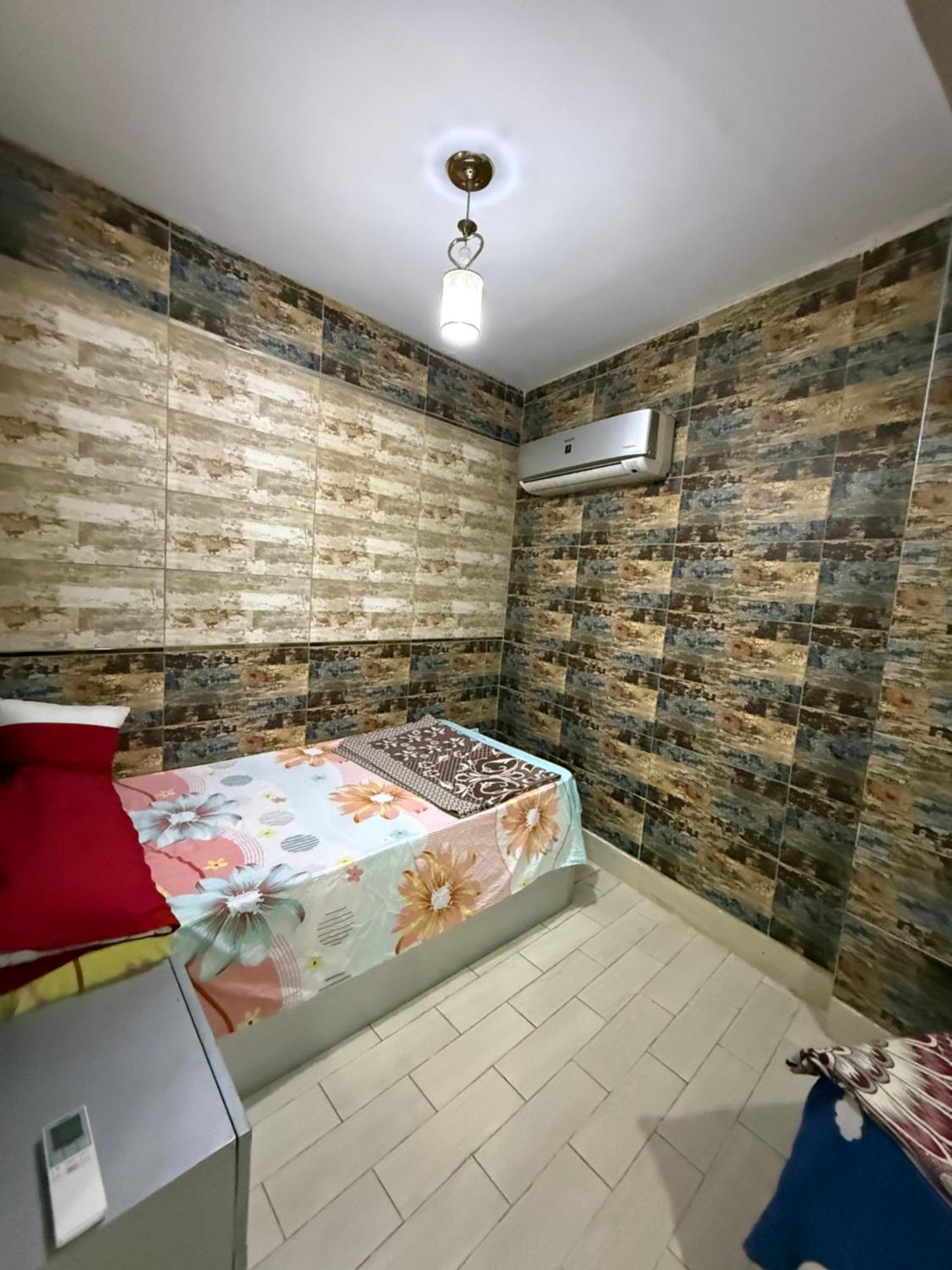 Ground 2-bedroom With Access And Ac *